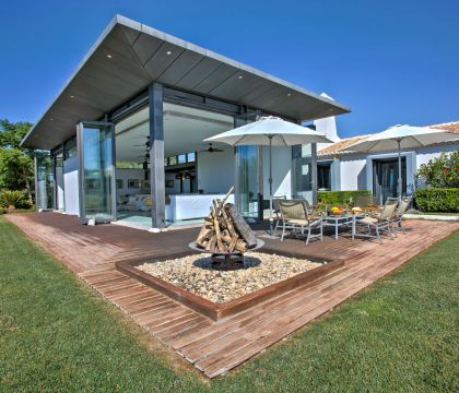 VINEYARD VILLA